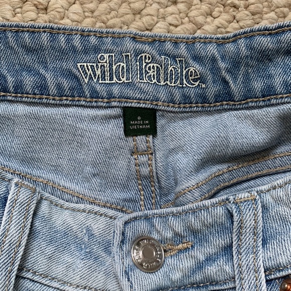 Light Wash Distressed Mom Jeans - Picture 6 of 6